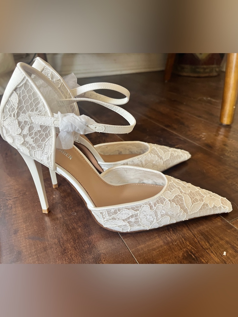 Steve Madden White Lace Pointed-Toe Ankle-Strap Heels size 9